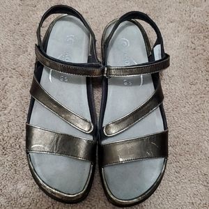 Naot Etera Sandals Metal Leather Size 40 NWOTB